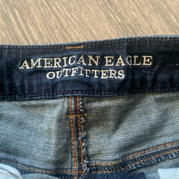 Like-New American Eagle Super Stretch Shorts Size 10 - Picture 3 of 4